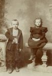 Linden van der Willem 1857-1937 (kinderen Jacob 1891 en Aartje 1893).jpg
